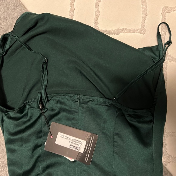 Pretty Little Thing Green Satin Cowl Neck Midi Dress - Picture 9 of 9